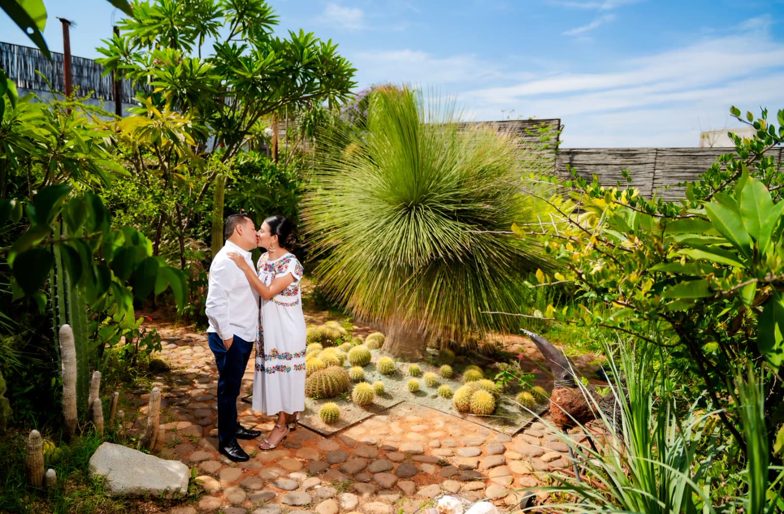 Lili y Luis abrazados